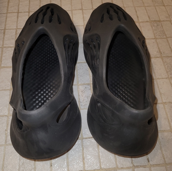 ❌️SOLD YEEZY FOAM RUNNER ONYX MENS 9 - Picture 2 of 5
